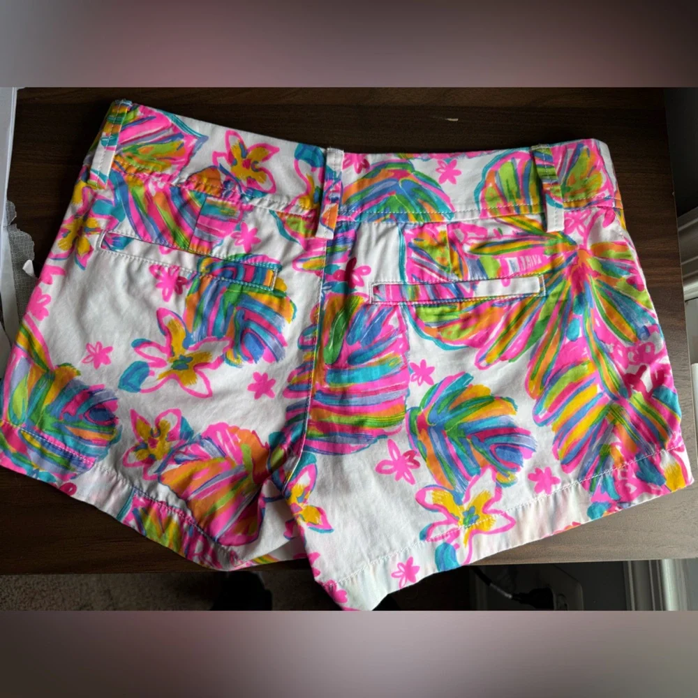 Lilly Pulitzer “The Walsh Short” - Picture 2 of 3
